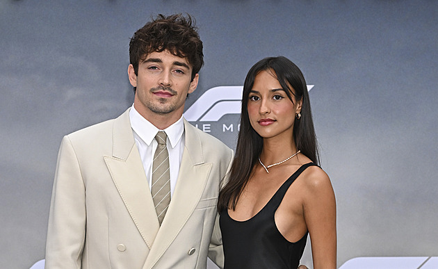 Závodník F1 Charles Leclerc se zasnoubil. Bude si brát sexy influencerku