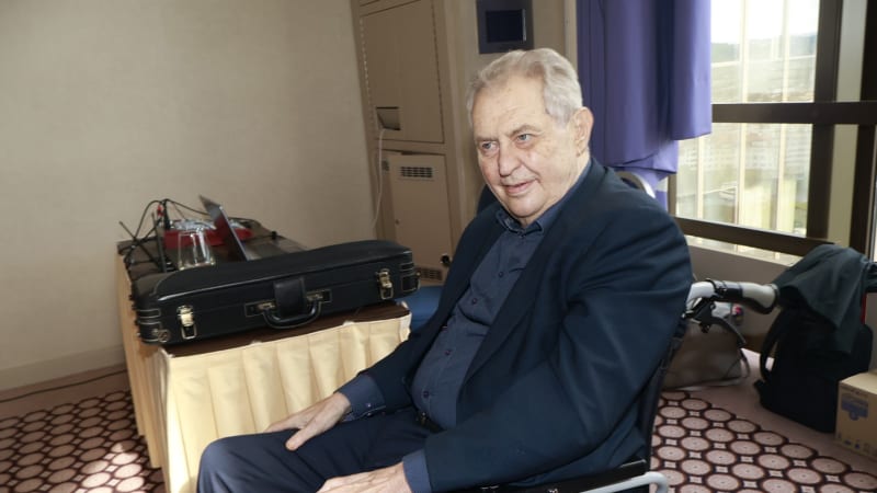 Zemana propustili z nemocnice. Plánuje vyrazit mezi lidi, chystá se na pohřeb kardinála Duky