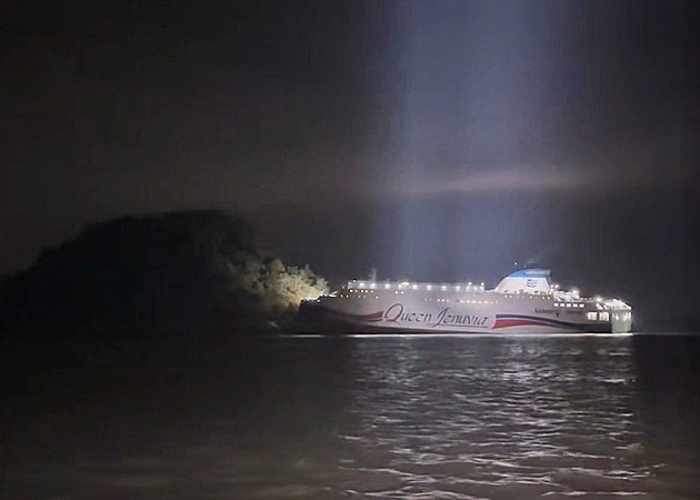 Trajekt s bezmála 300 lidmi narazil v Koreji do skály, do záchrany se zapojila i armáda