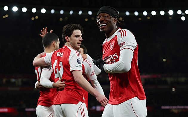 ONLINE: Arsenal hraje na Aston Ville, pak v akci Chelsea, City, Tottenham či Liverpool