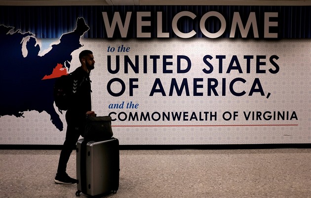 Chcete do USA? Ukažte své příspěvky na sítích. Úřady chtějí lustrovat turisty