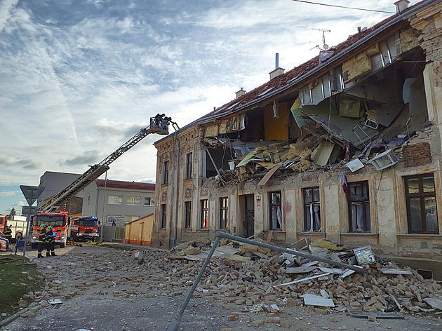 Viníka výbuchu domu ve Znojmě nešlo určit, muž bydlící u epicentra zemřel