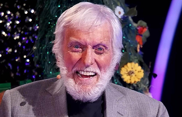 Dick Van Dyke slaví 100 let. Prozradil zásady dlouhého šťastného života
