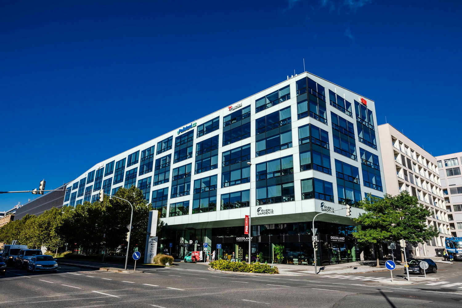 Inspirace pro váš interiér: Prodejci luxusního nábytku přehledně na rohanskenabrezi.cz