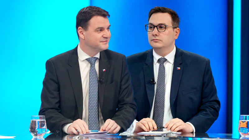 Hádka o „papalášský“ let: Macinka se obul do Vystrčila. Vláda rozjíždí špínu, soptil Lipavský