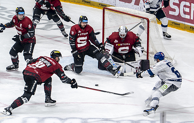 ONLINE: Třinec na úvod předkola vyhrál. Kladno na Spartě srovnává, Kometa vede