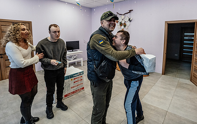 České generátory rozvážejí v Kyjevě kaplani. Je to skutečná kvalita, chválí