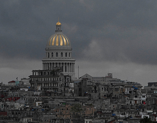 Na zlomené Kubě sílí volání po Trumpově zásahu. Situace narychlo využívá Čína