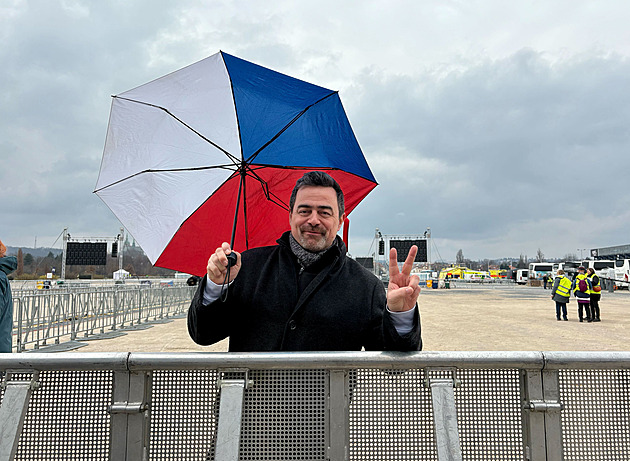 Na Letnou přicházejí první účastníci. Milion chvilek čeká až 400 tisíc lidí