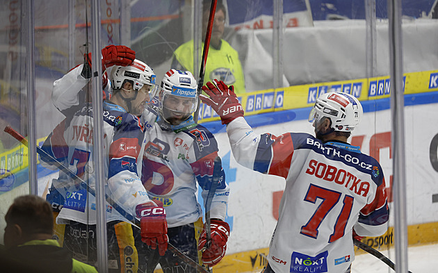 ONLINE: Pardubice opět předčily Kometu a mají mečbol. Sparta s Plzní znovu srovnává