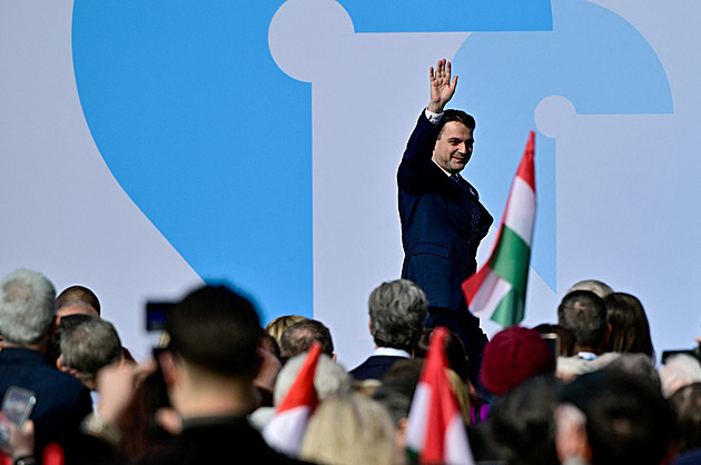 „Lidé jako on se rodí jednou za pět set let.“ Macinka v Maďarsku velebil Orbána