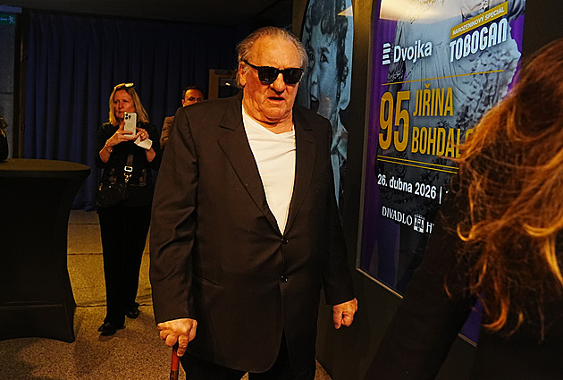 Jiřina Bohdalová slaví 95 let. Herečce do Hybernie dorazil popřát Depardieu