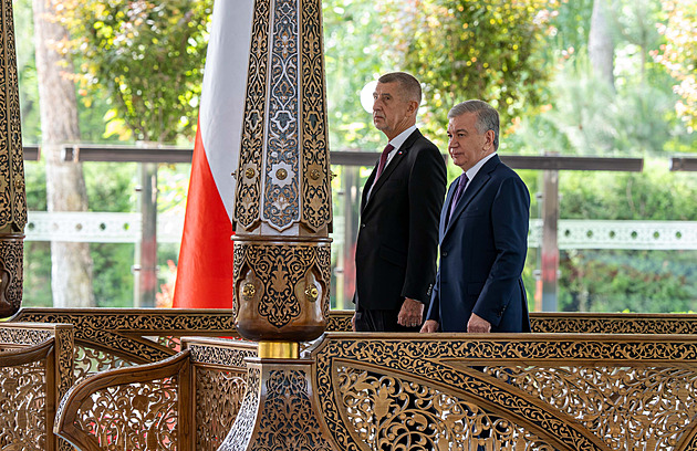 Babiš završil cestu po Asii. Škoda v Uzbekistánu uzavřela miliardový kontrakt