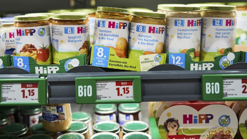 Podezřelý z otravy dětské výživy se brání daty z hodinek. Vyšetřování označil za propadák