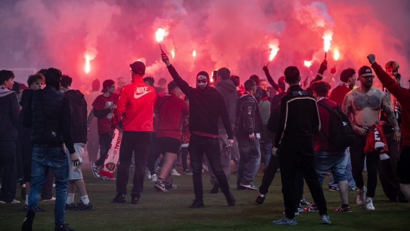 Skandální derby má rychlou kriminální dohru. Policie zveřejnila seznam trestných činů a výzvu