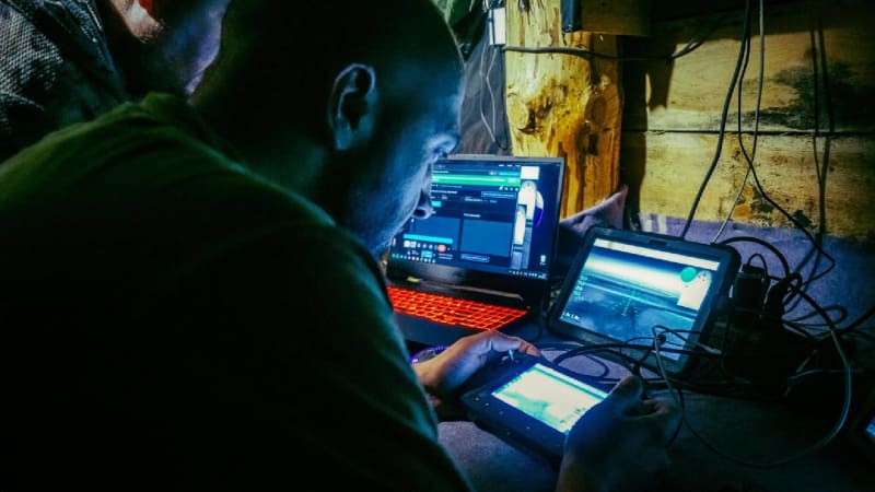 Okupanty děsí nová letecká bomba. Provrtá se i do krytu, Ukrajinci spustili rozsáhlou výrobu