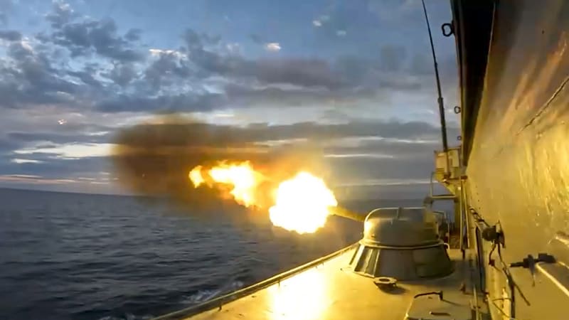 Ruská fregata pálila na civilní jachtu v Lamanšském průlivu. Britové incident vyšetřují
